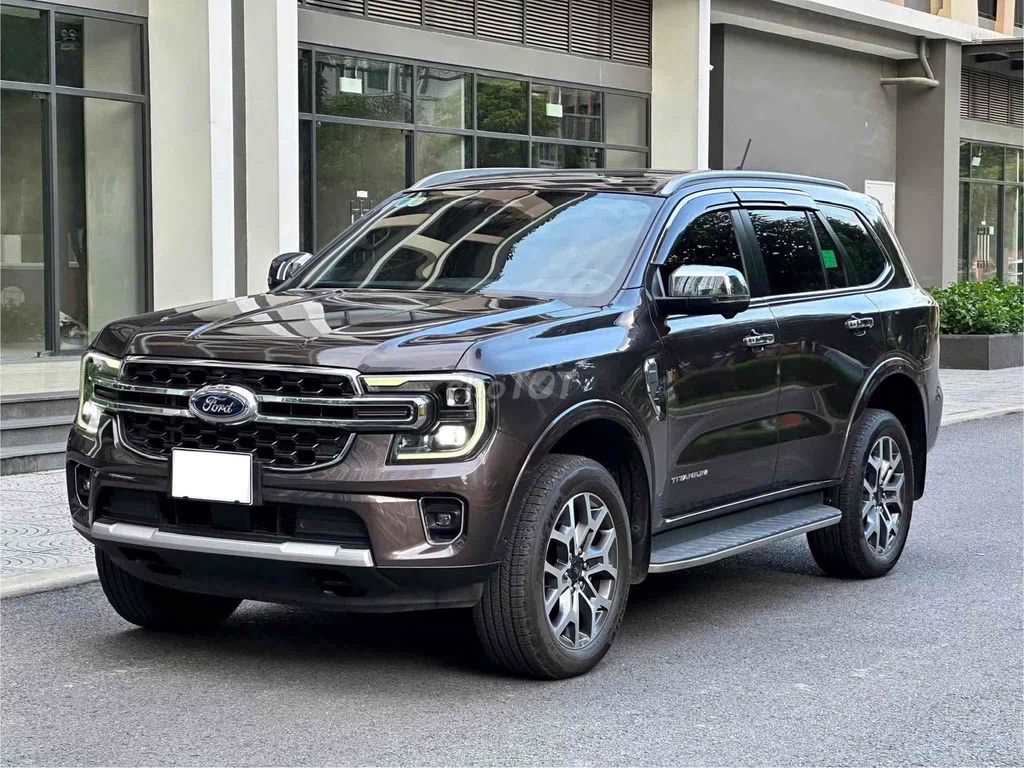 Ford Everest 2023 - ảnh 1