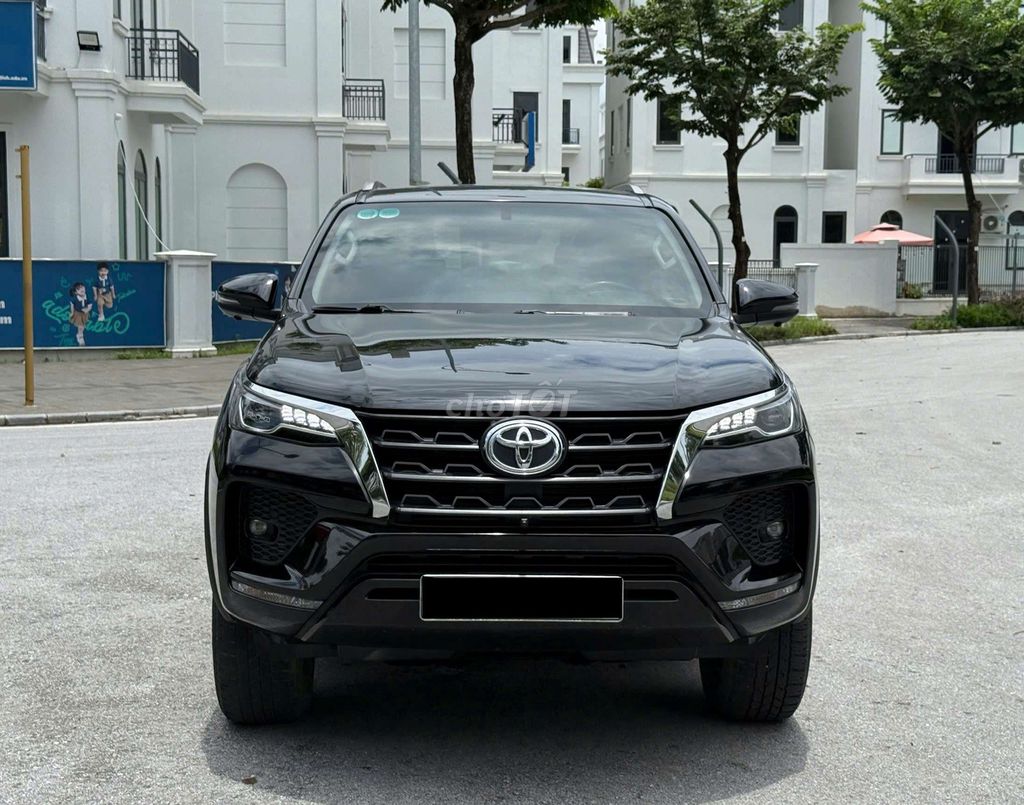 Toyota Fortuner - ảnh 1