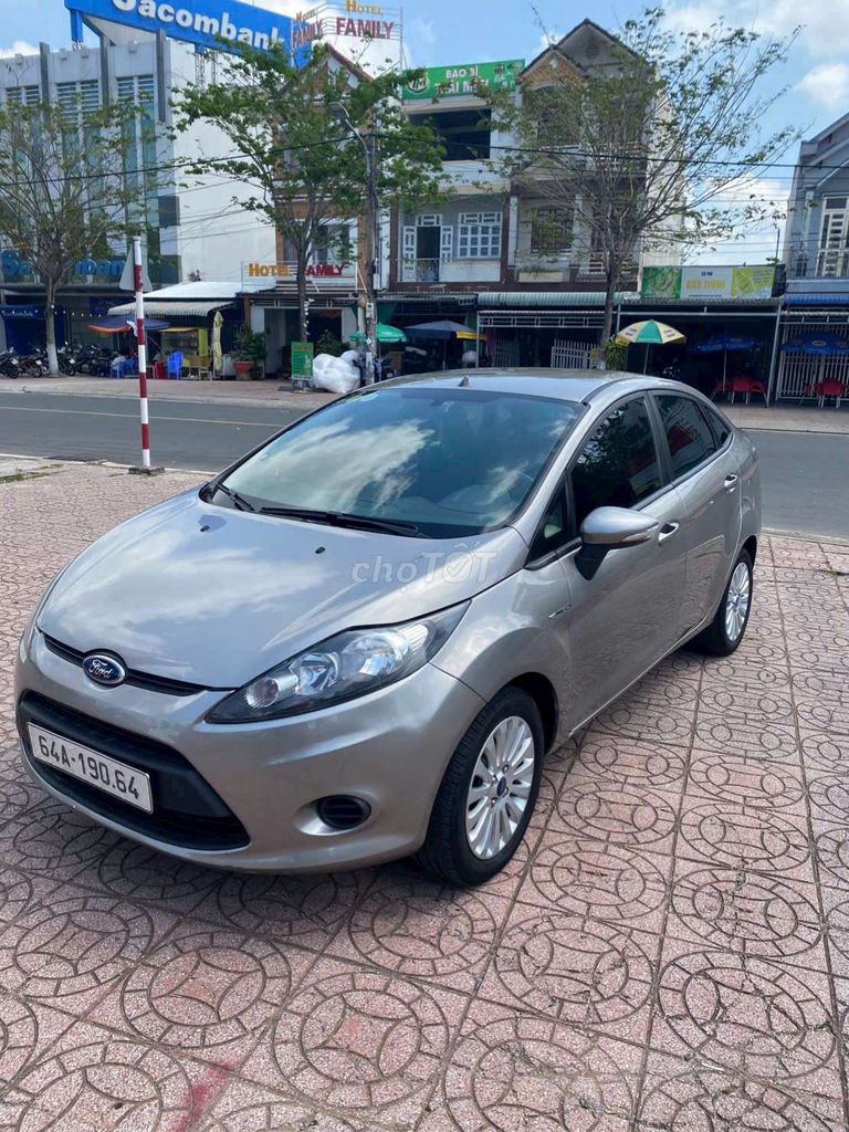 Ford Fiesta 2013 - ảnh 2