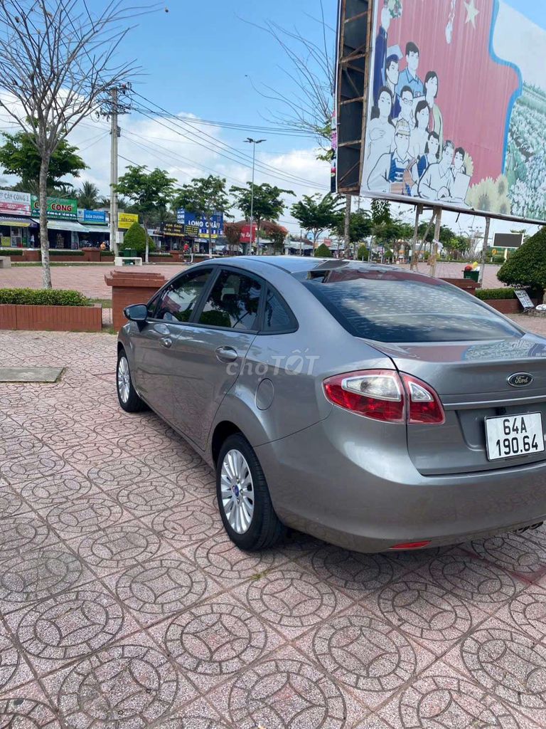 Ford Fiesta 2013 - ảnh 3