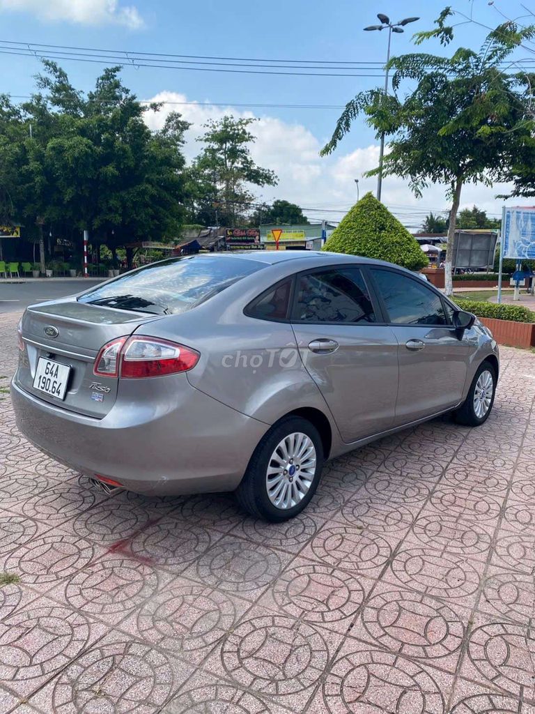 Ford Fiesta 2013 - ảnh 4