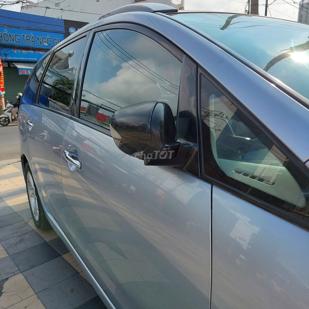 Mitsubishi Grandis 2008 - ảnh 4