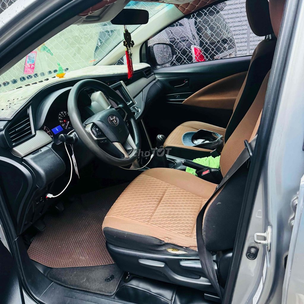 Toyota Innova 2.0E 2017 - ảnh 4