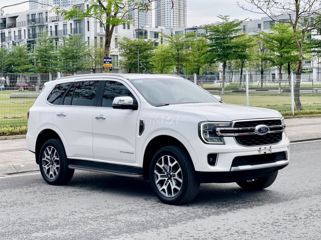 Ford Everest Titanium 2.0L 4x2 AT 2022 - ảnh 2