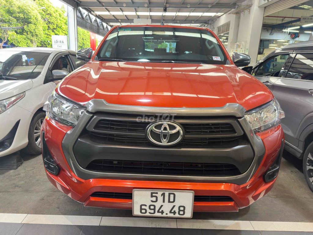 Toyota Hilux 2021 - ảnh 1