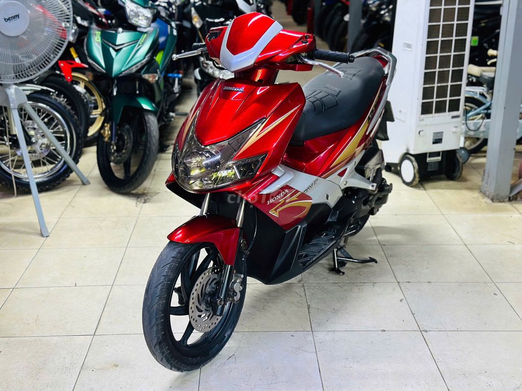 XE M 2010 - ảnh 1