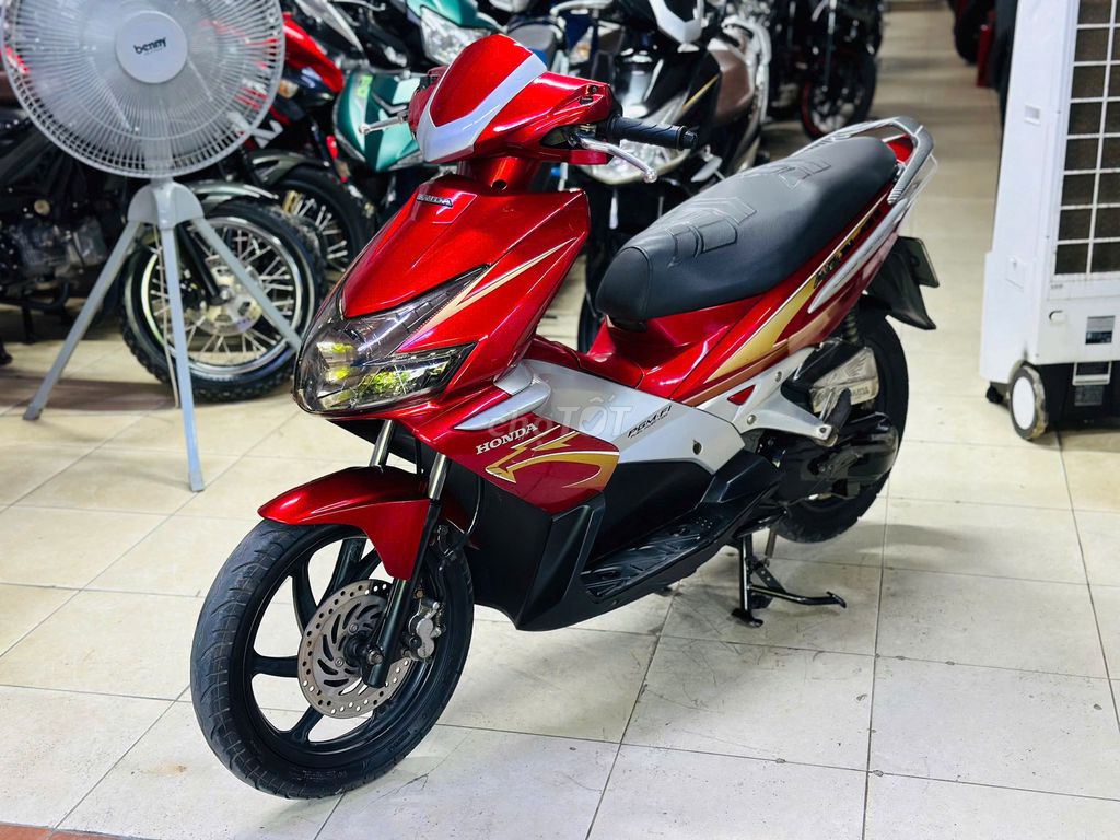 XE M 2010 - ảnh 2