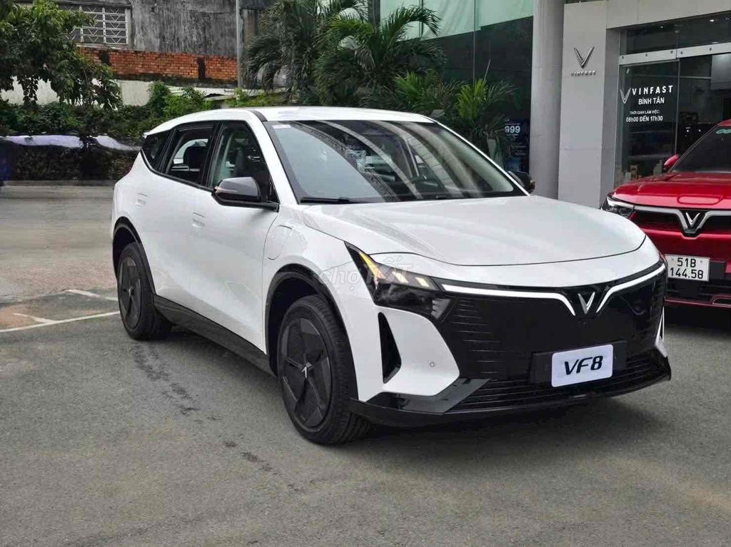 VinFast VF8 - ảnh 1