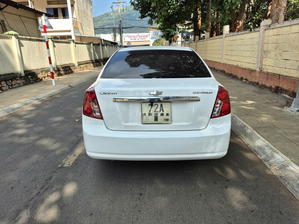 Chevrolet Lacetti 2013 - ảnh 2