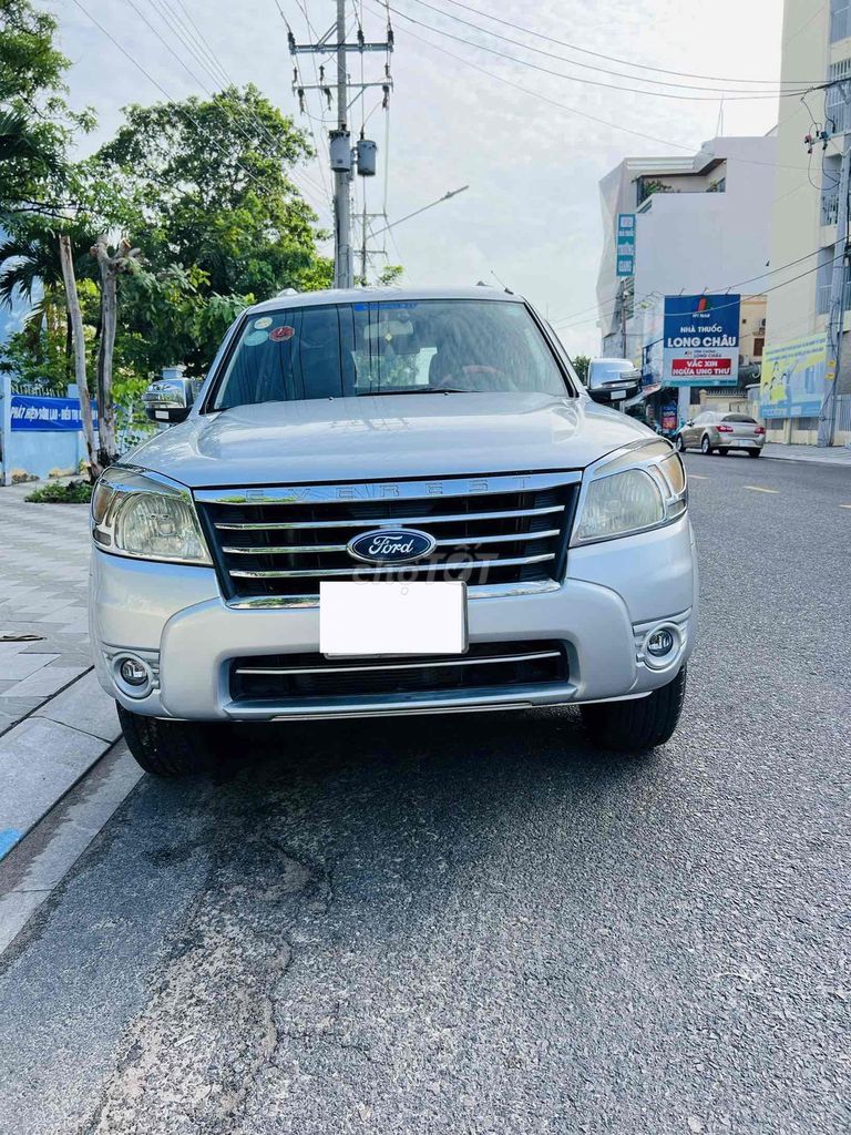 Ford Everest - ảnh 1