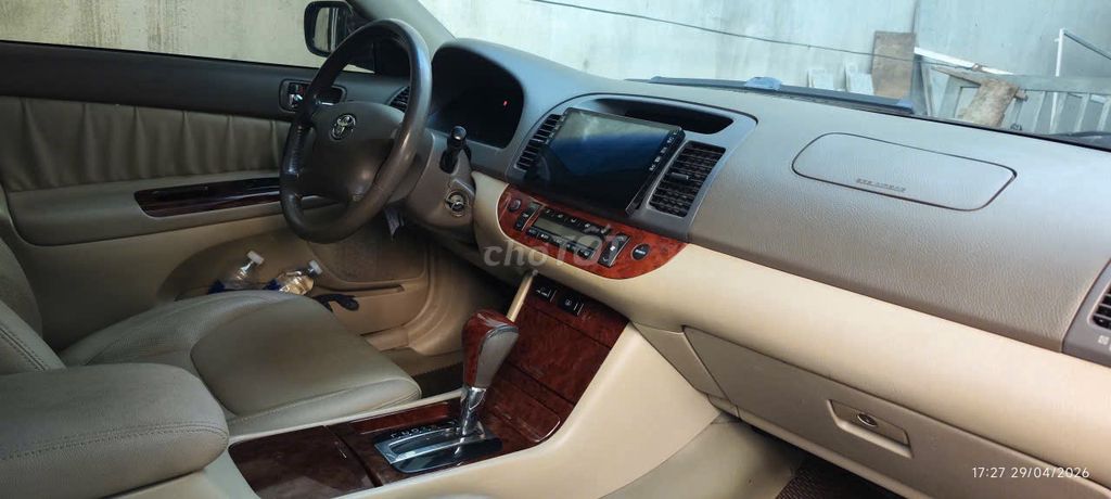 Toyota Camry - ảnh 2