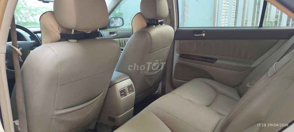 Toyota Camry - ảnh 3