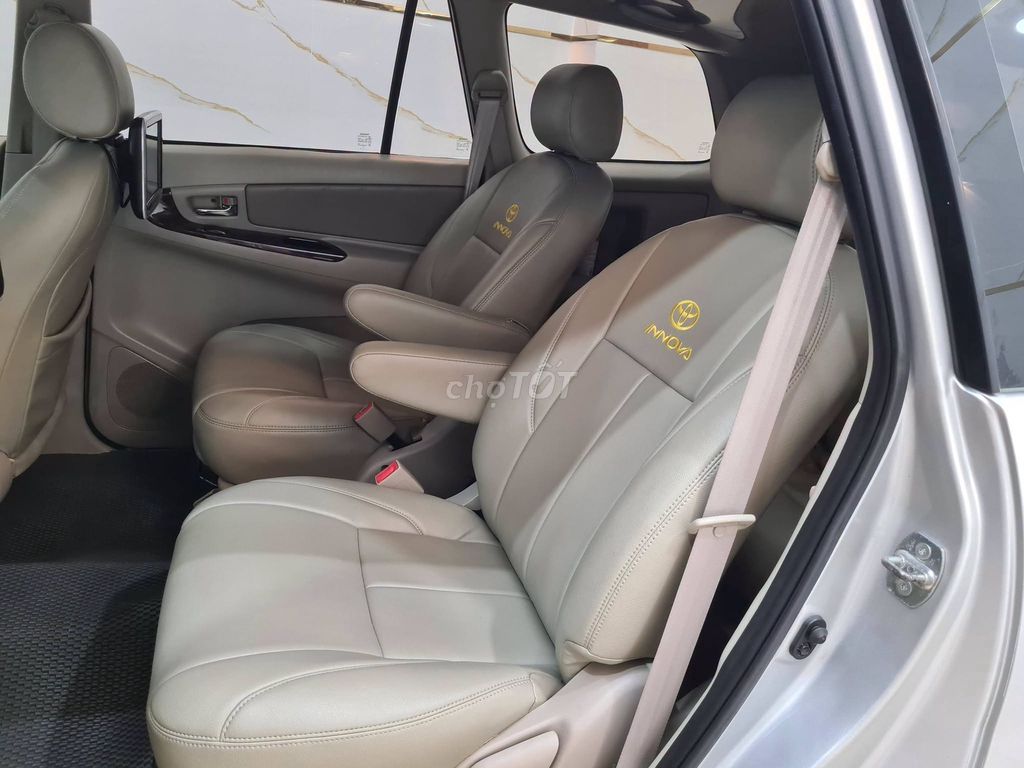 Toyota Innova 2012 - ảnh 2