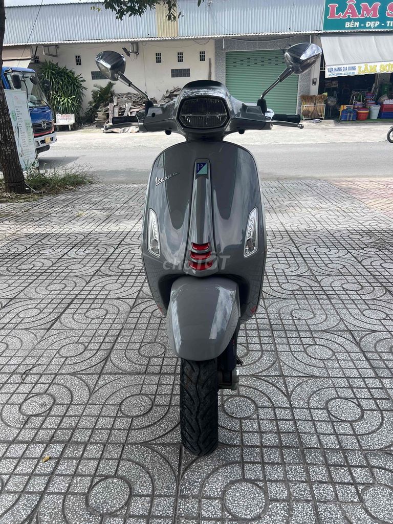 Piaggio Vespa 2022 - ảnh 1