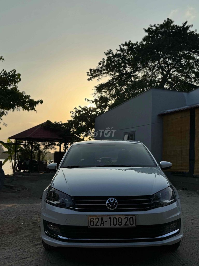 Volkswagen Polo - ảnh 1