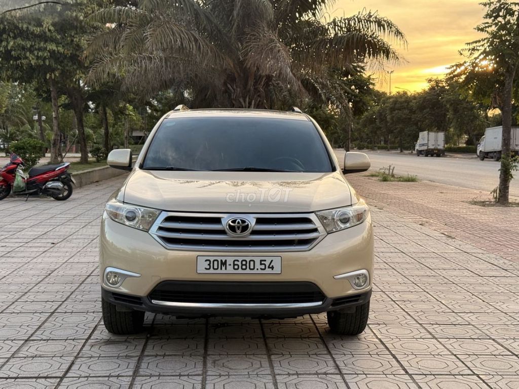 Toyota 2012 - ảnh 1