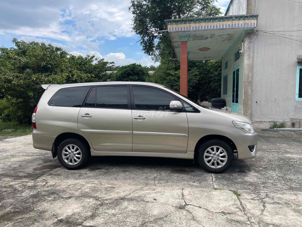 Toyota Innova 2013 - ảnh 4