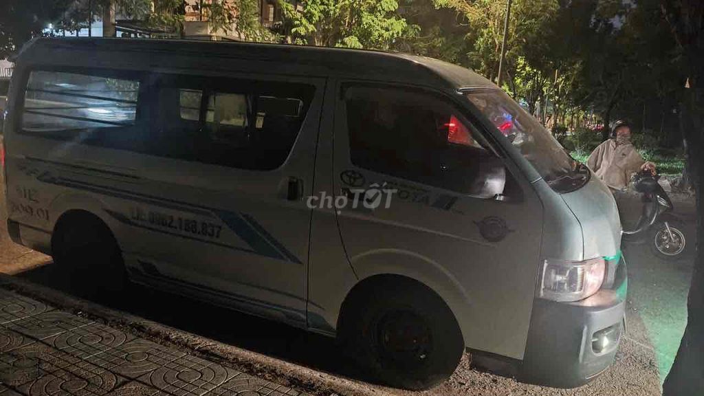 Toyota Hiace 2009 - ảnh 3