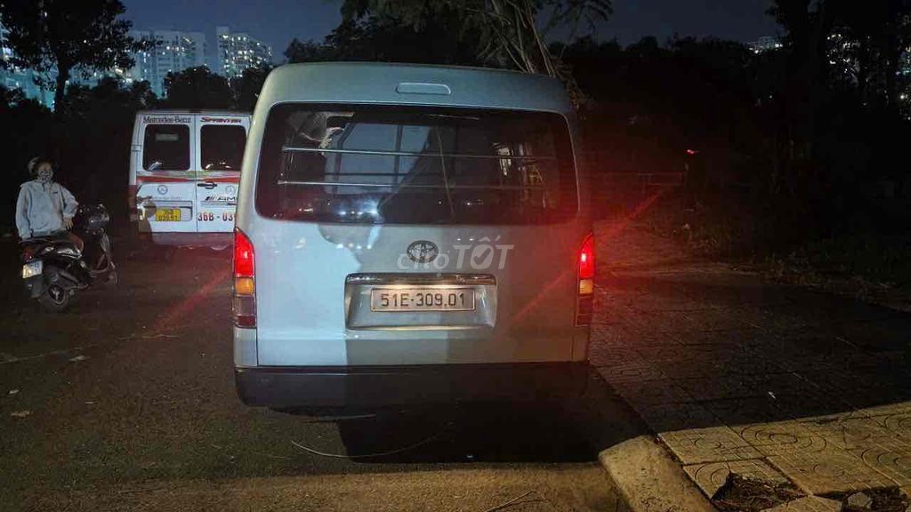 Toyota Hiace 2009 - ảnh 4