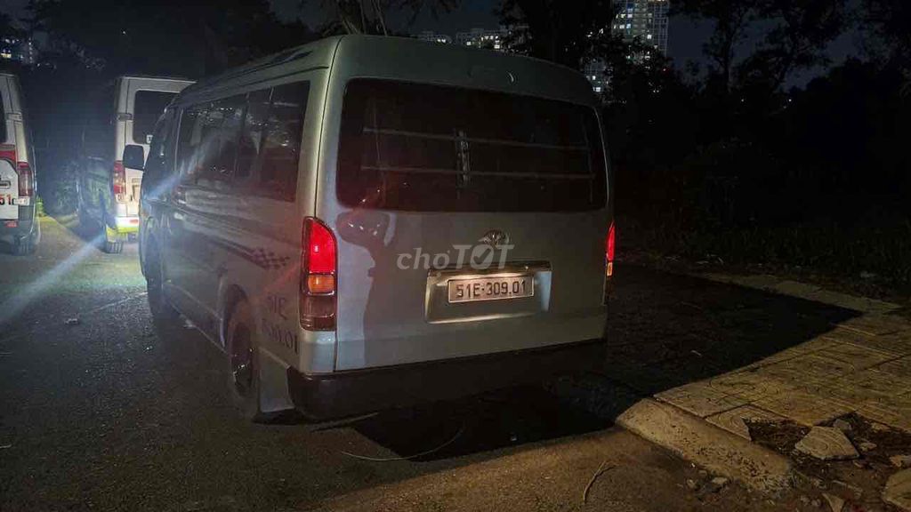 Toyota Hiace 2009 - ảnh 5
