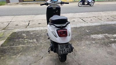 Vespa 2022 - ảnh 1