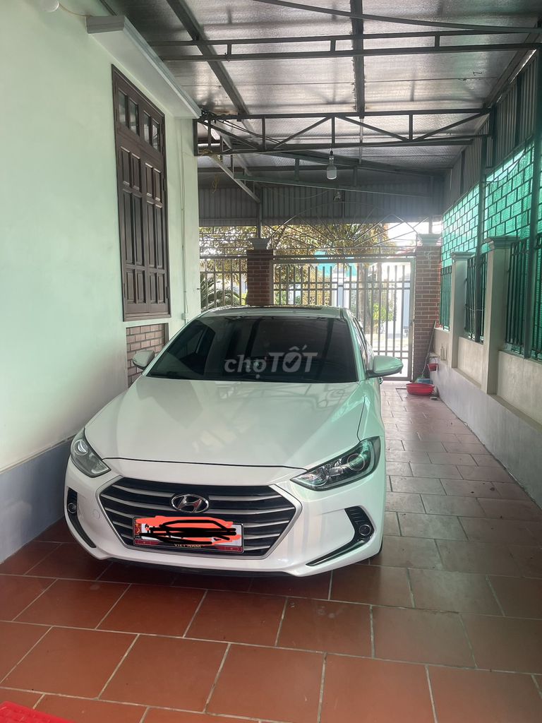 Hyundai Elantra - ảnh 1