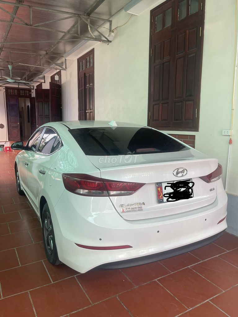 Hyundai Elantra - ảnh 3