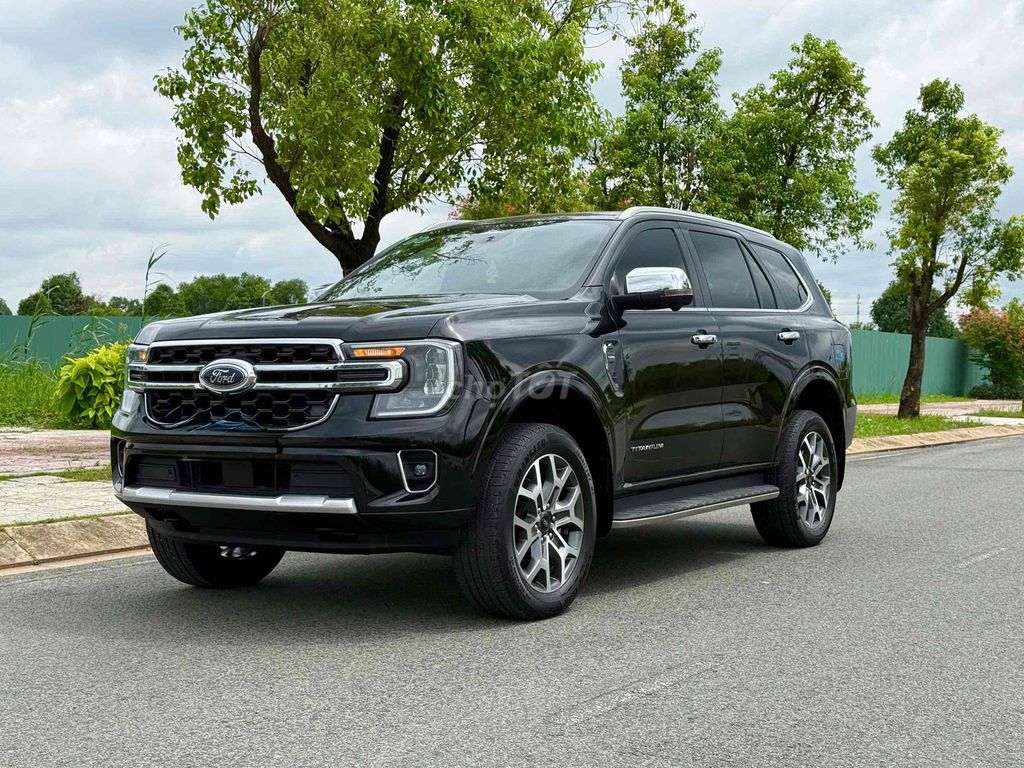 Ford Everest 2023 - ảnh 1