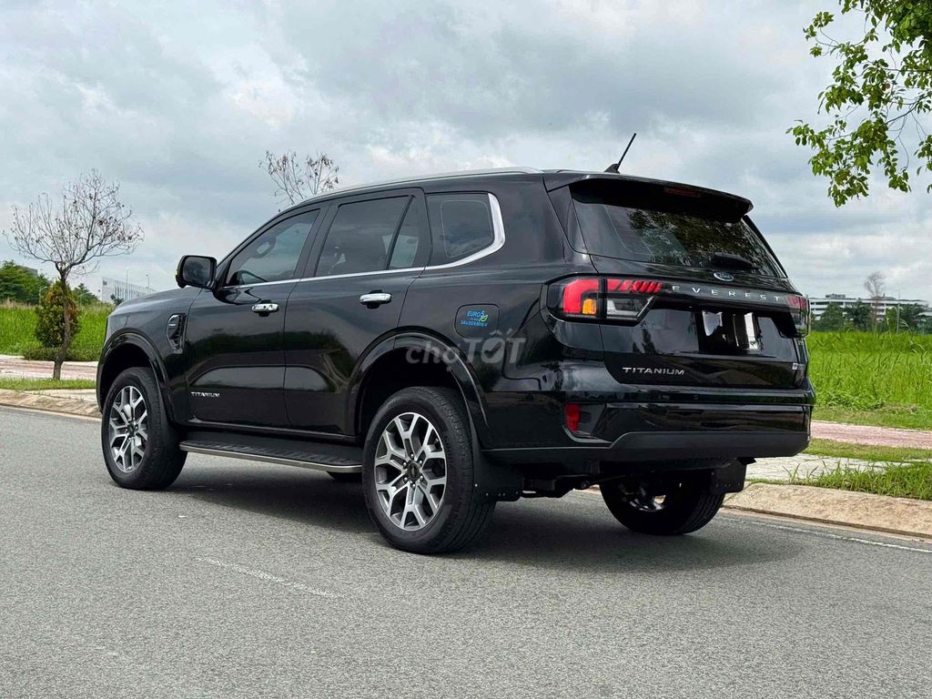 Ford Everest 2023 - ảnh 3