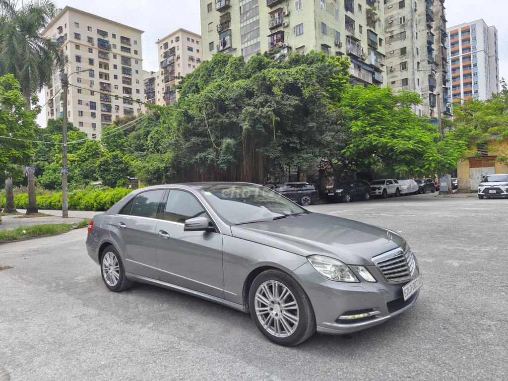 Mercedes-Benz 2011 - ảnh 1