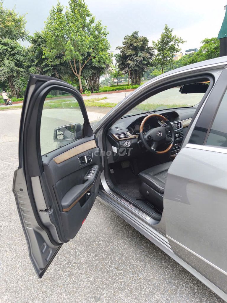 Mercedes-Benz 2011 - ảnh 3