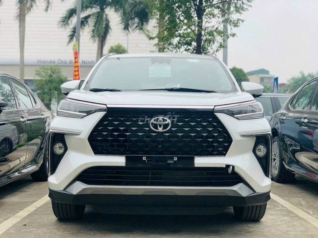 Toyota Veloz Cross - ảnh 1