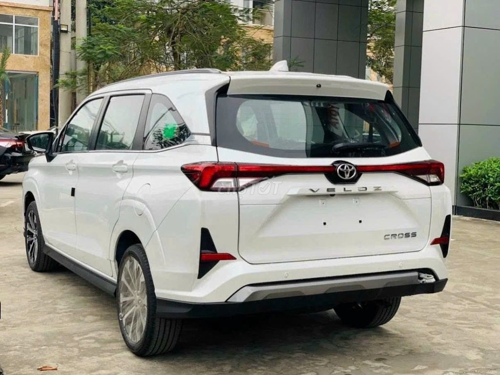 Toyota Veloz Cross - ảnh 4