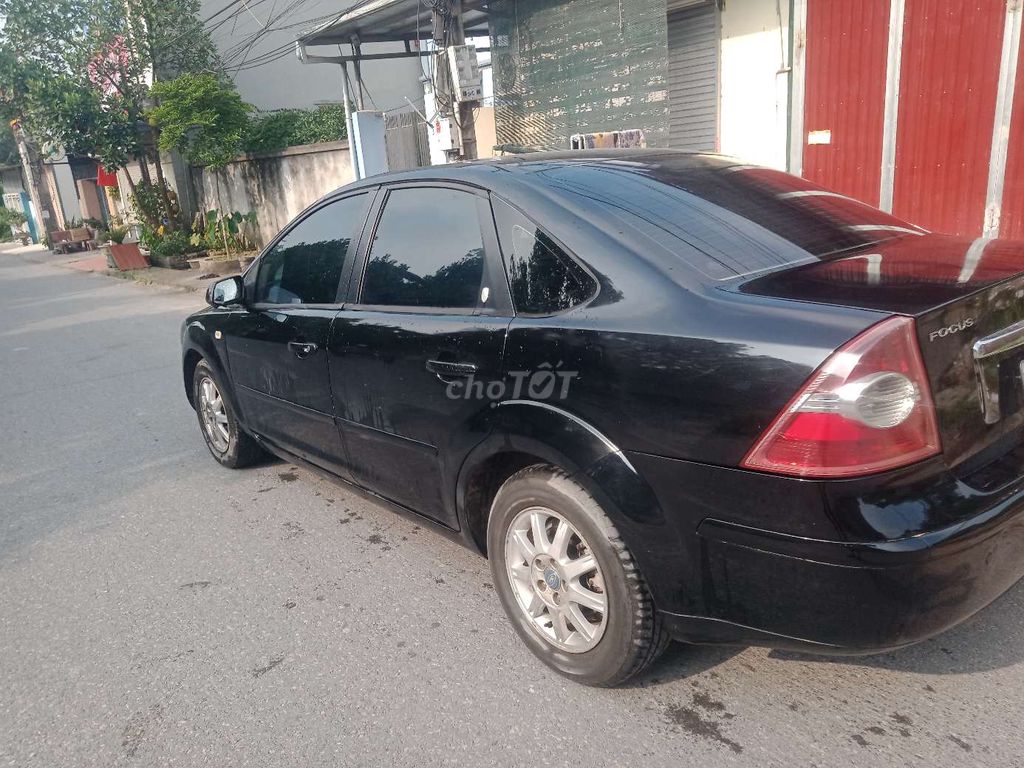 Ford Focus - ảnh 1