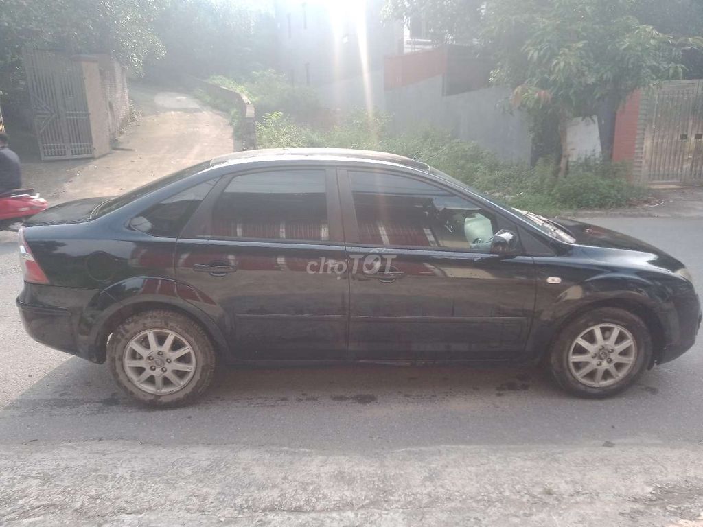 Ford Focus - ảnh 2