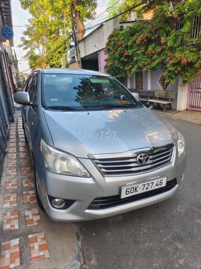 Toyota Innova 2012 - ảnh 2