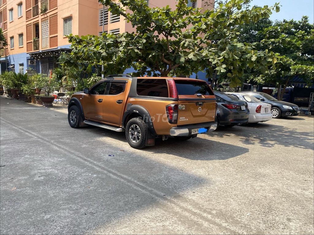Nissan Navara - ảnh 1
