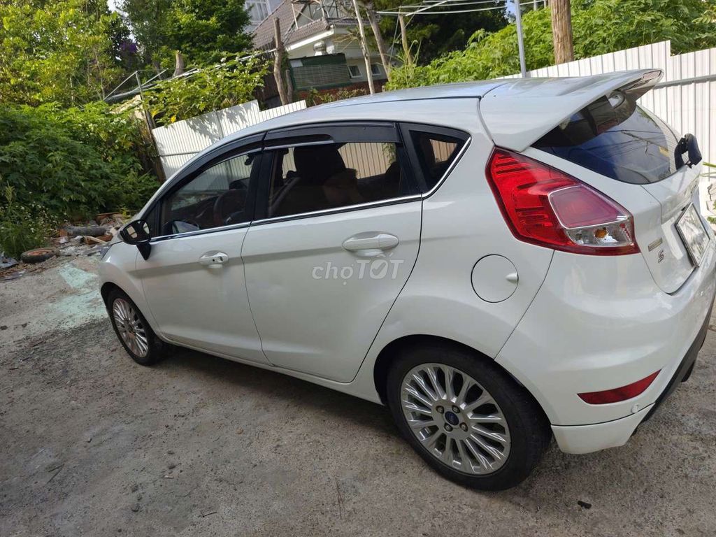 Ford Fiesta - ảnh 1