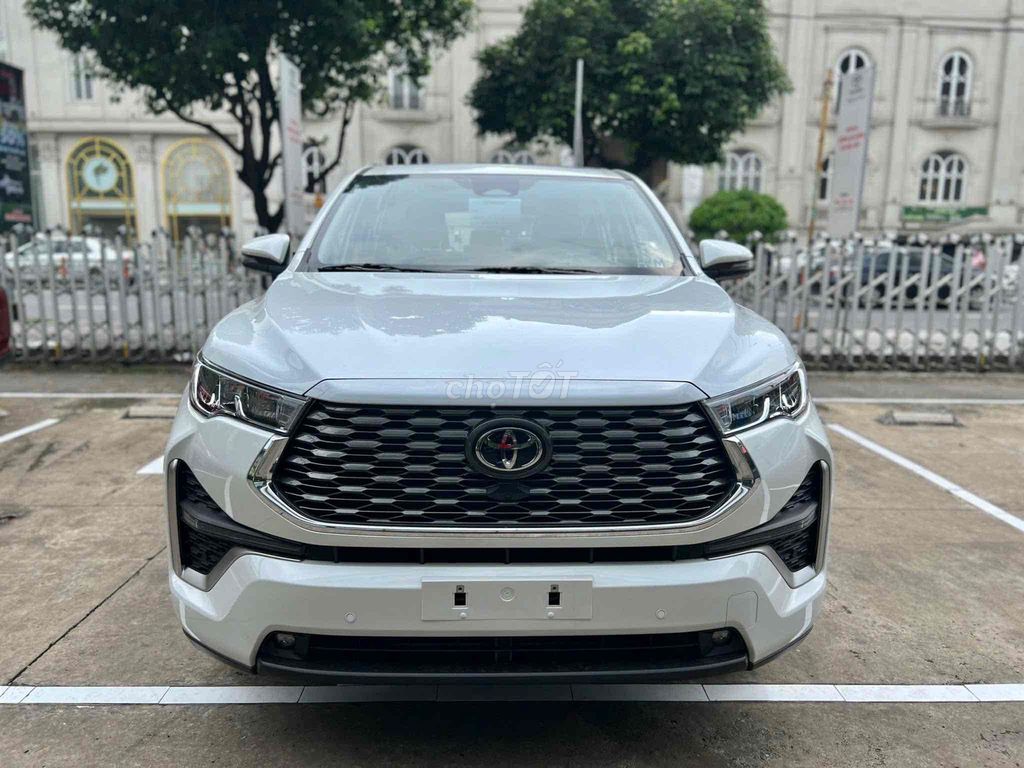 Toyota Innova Cross 2026 - ảnh 1