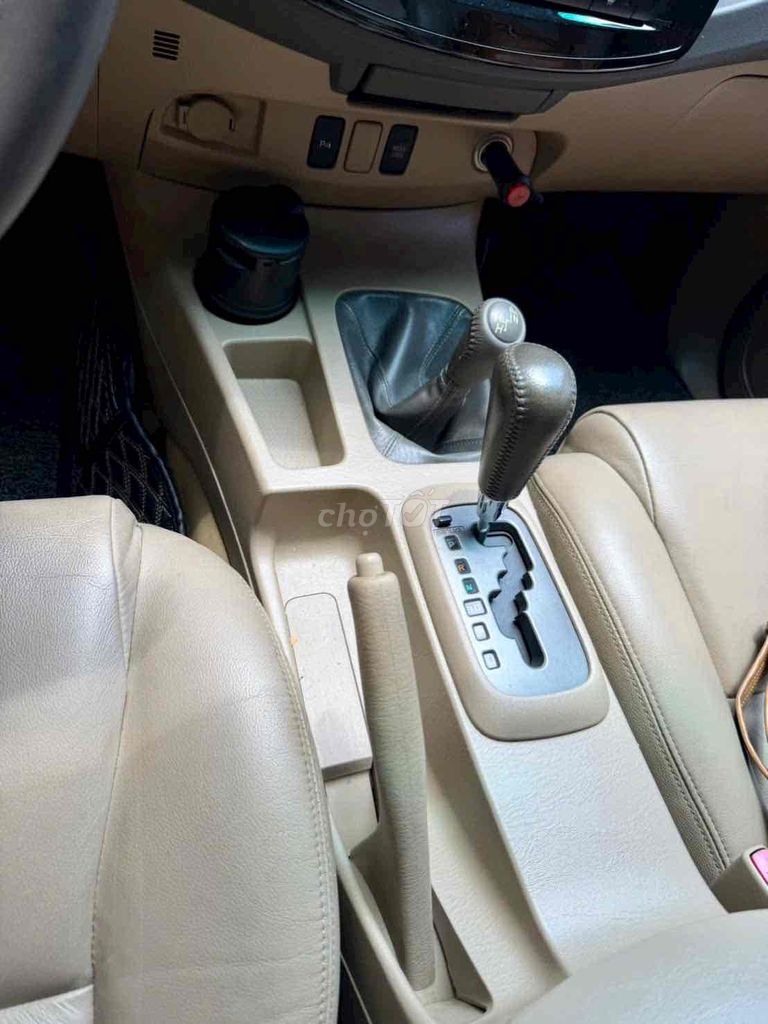 Toyota Fortuner 2011 - ảnh 4