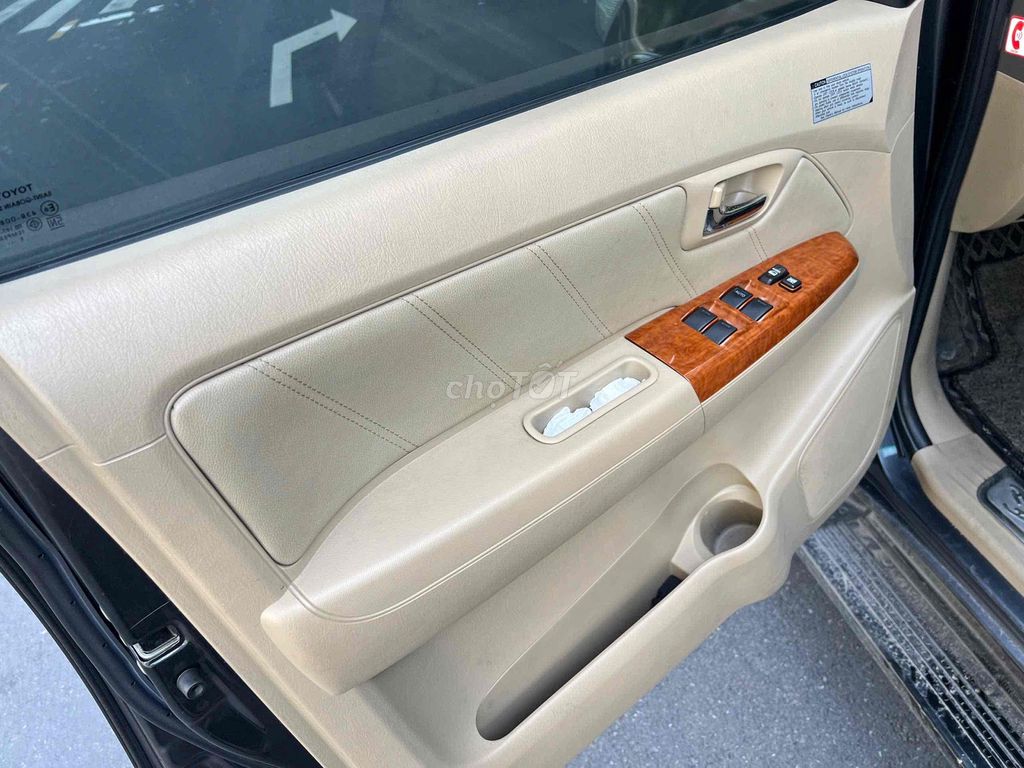 Toyota Fortuner 2011 - ảnh 5