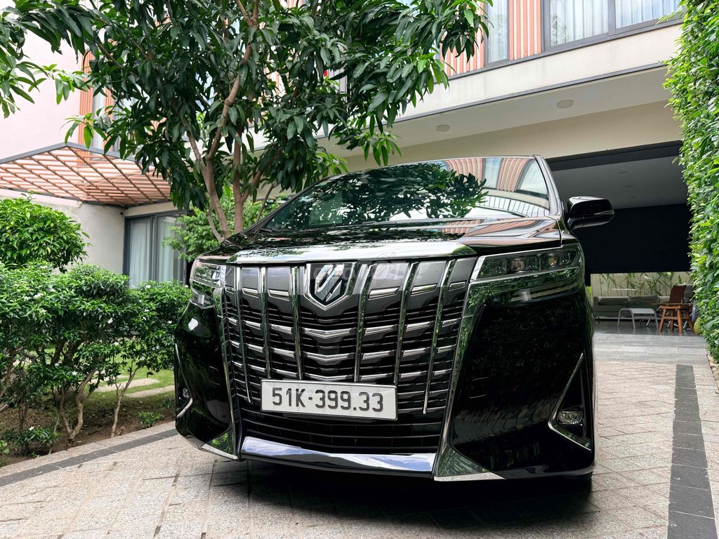 Toyota Alphard - ảnh 1