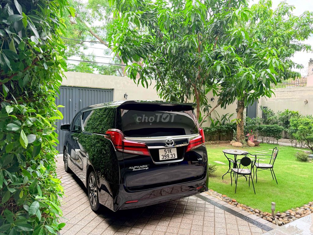 Toyota Alphard - ảnh 2