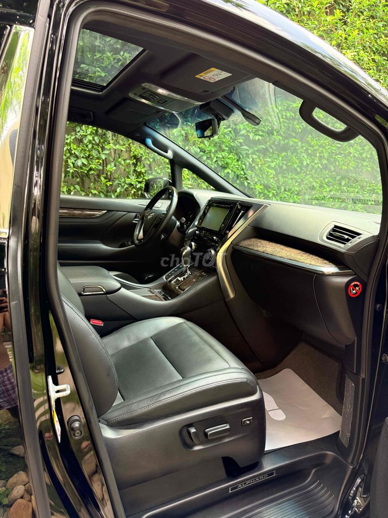 Toyota Alphard - ảnh 5