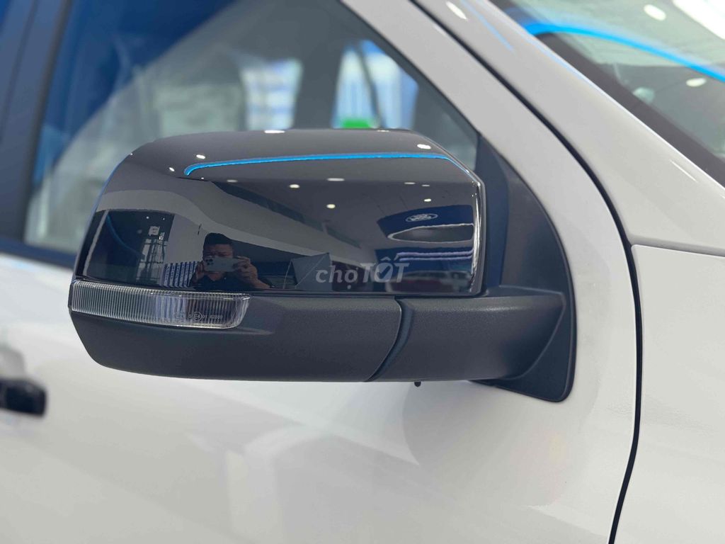 Ford Everest - ảnh 4