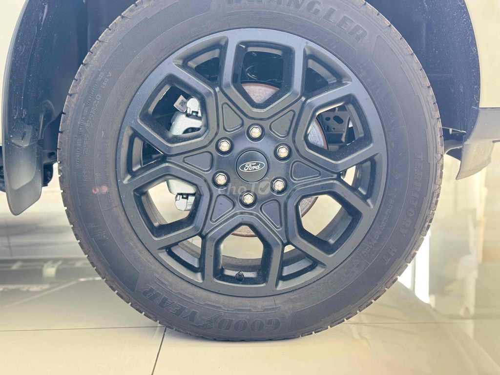Ford Everest - ảnh 5