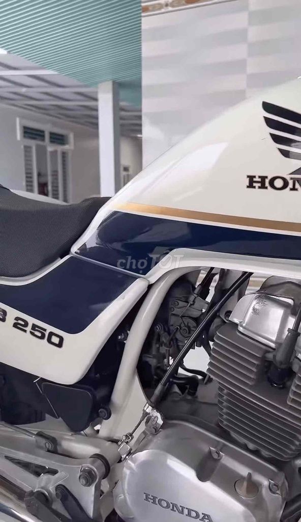 Honda CB 2004 - ảnh 1