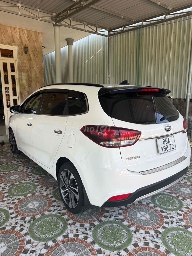 Kia Rondo 2018 - ảnh 2