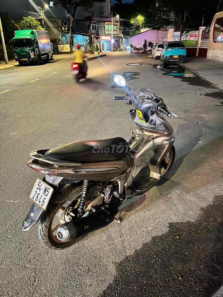 Honda Air Blade 2010 - ảnh 2