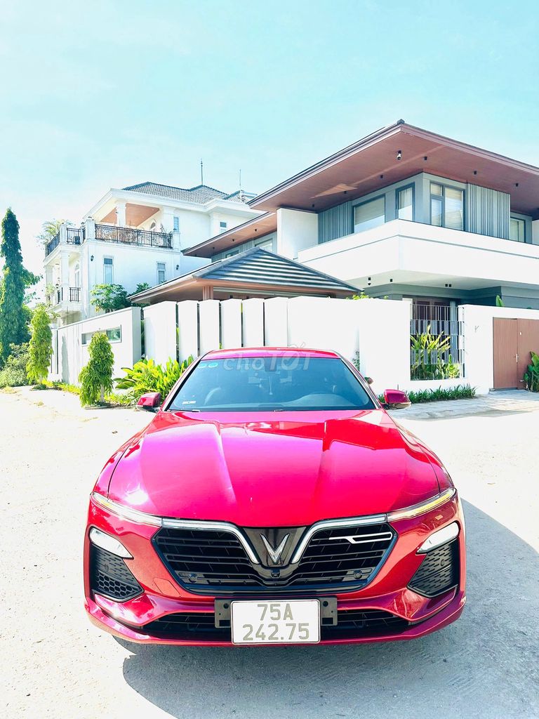 VinFast Lux A2.0 - ảnh 1